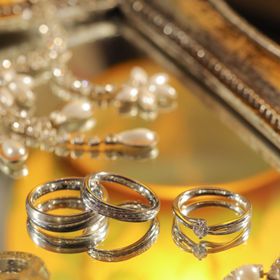 【COLANY(コラニー)の口コミ】 指通りがモチモチで普段使いのことを一番に考えた指輪。
50年間新品仕上げ…