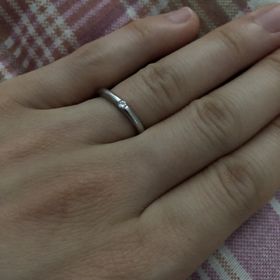 【【閉業】フラー・ジャコー(FURRER-JACOT)の口コミ】 真ん中にダイヤモンドが入っていますが、指輪にはめ込む所のカットの仕方…