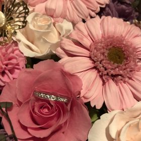 【アイプリモ(I-PRIMO)の口コミ】 婚約指輪は一石のいかにも！なものが嫌でした。結婚指輪と重ねづけし、い…