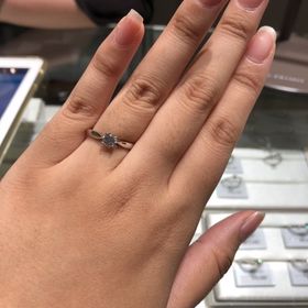 【アイプリモ(I-PRIMO)の口コミ】 爪の高さが低めで、とても指に馴染むデザインでした。王道の形でシンプル…