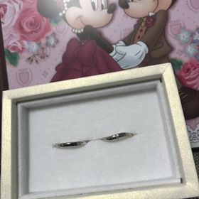 【LEGAN(レガン)の口コミ】 １つのダイヤを２つに割ったというのとさりげないピンクゴールドに惹かれ…