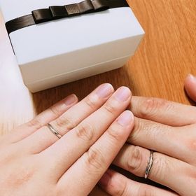 【アイプリモ(I-PRIMO)の口コミ】 結婚指輪の決め手は、婚約指輪との重ね付けのデザインとシンプルで飽きの…
