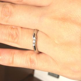 【エクセルコダイヤモンド(EXELCO DIAMOND)の口コミ】 ダイヤモンドの大きさは控えめであり、日常的に着けていても違和感がない…