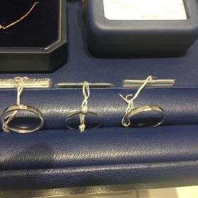 【銀座ダイヤモンドシライシの口コミ】 種類が多く自分たちの探していたシンプルなものもありすぐに決めました。…