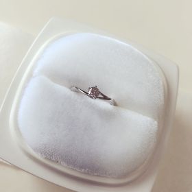 【俄(にわか)の口コミ】 デザインとつけ心地が決め手です。リングのところは桜の木の幹に見立てて…