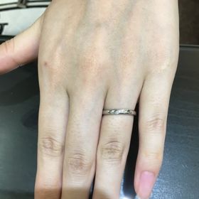 【Something Blue(サムシングブルー)の口コミ】 試着してみて、細くもなく太くもないので、つけていてしっかりとした存在…