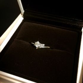 【アイプリモ(I-PRIMO)の口コミ】 デザインが気に入りました。
色々試着させていただき、まず指輪のタイプ（…