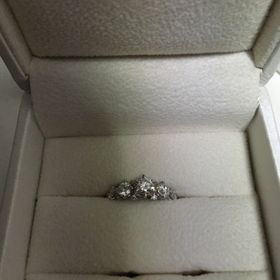 【アンジェリックフォセッテ(Angelique Fossette)の口コミ】 シンプルな指輪を買おうかと思いましたが、旦那さんの勧めで、華やかなも…