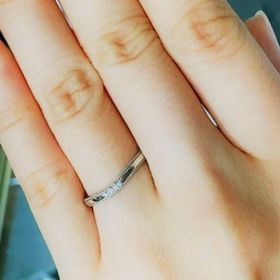 【エクセルコダイヤモンド(EXELCO DIAMOND)の口コミ】 すてきなV字のリングで気に入りました。価格は予算の1.5倍ほどしていたの…