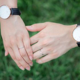 【俄(にわか)の口コミ】 似たようなありきたりなデザインが嫌で、ストレートではなく、細めなもの…