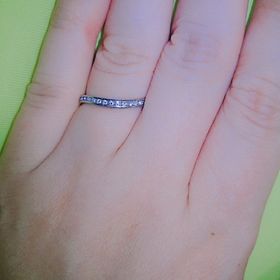 【ROYAL ASSCHER(ロイヤル・アッシャー)の口コミ】 デザインで決めました．
日頃着けていて，主張しすぎないけどおしゃれに着…