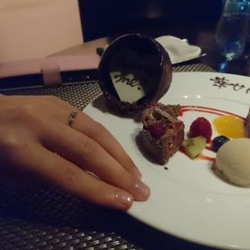 【銀座ダイヤモンドシライシの口コミ】 他のブランドも見ましたが決め手がなく、迷っていた時に珍しいデザインで…