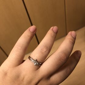 【ジュエリーツツミ(JEWELRY TSUTSUMI)の口コミ】 彼がサプライズで買って来てくれましたが、人よりも指がぽちゃっと太めな…