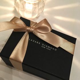 【ラザール ダイヤモンド(LAZARE DIAMOND)の口コミ】 指輪の曲線が好みで、
手に馴染む感じがしました。
ダイヤモンドもレメダ…