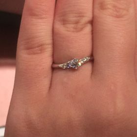 【銀座ダイヤモンドシライシの口コミ】 2種類くらいで悩みましたが、今後結婚指輪を買うことも考えて、結婚指輪と…