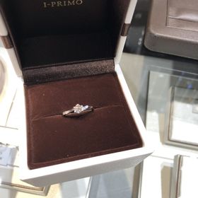 【アイプリモ(I-PRIMO)の口コミ】 アシンメトリーなデザインが決め手です！
ランキングや口コミサイトをみて…