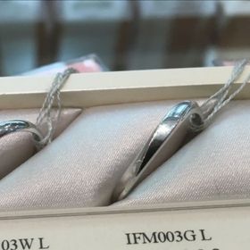 【アネリディギンザ(ANELLI DI GINZA)の口コミ】 婚約指輪もこちらでの購入なので重ね付けした際にしっくりくるものを選び…