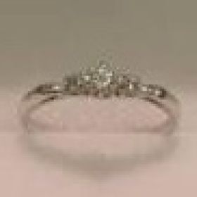 【サマンサシルヴァブライダルの口コミ】 ディズニーのシンデレラコラボということで、センターの石のサイドに青い…