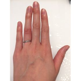 【Something Blue(サムシングブルー)の口コミ】 ◎シンプルさの中にもサムシングブルーの特徴がある
結婚指輪は毎日付ける…