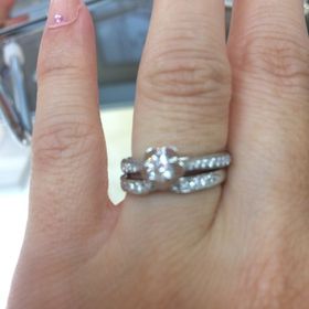 【シャネル(CHANEL)の口コミ】 普通の婚約指輪でなく、個性的で可愛いデザインの指輪が希望でした。
さら…