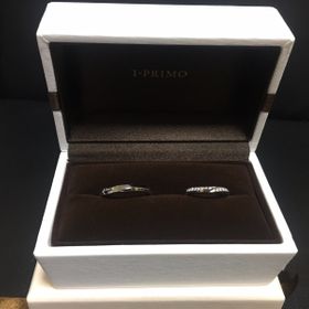 【アイプリモ(I-PRIMO)の口コミ】 婚約指輪のシリアスと重ね付けをすると、より一層キラキラと綺麗に見える
…