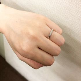 【hirai art gallery(ヒライアートギャラリー)の口コミ】 指輪を見た際、自分からだけでなく、相手からダイヤモンドが見えるように…