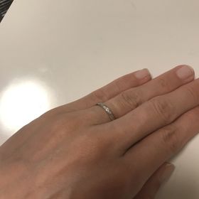 【4℃ BRIDAL(ヨンドシーブライダル)の口コミ】 ペアで10万以内とお値段もリーズナブルでした。女性用は、5つ入ったダイヤ…