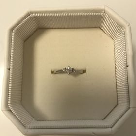 【4℃ BRIDAL(ヨンドシーブライダル)の口コミ】 結婚指輪と重ね付けしたときに、とてもキレイだったことが決めてです。
ま…