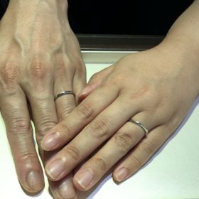 【俄(にわか)の口コミ】 お互いにシンプルなデザインが好きでサイトで見た時からこれだと決めてい…