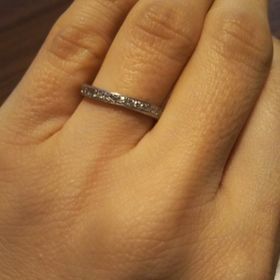 【アッシュペーフランス(H.P.FRANCE)の口コミ】 石が埋め込まれているのを探していたのですが、指が小さく短いのでどうし…