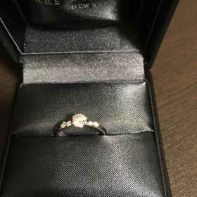 【ラザール ダイヤモンド(LAZARE DIAMOND)の口コミ】 ストレートで、サイドに石が付いているものを探していました。ドリルトン…