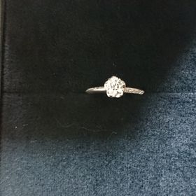 【EIKA(エイカ)の口コミ】 サプライズプロポーズで用意してくれました。ダイヤ以外の地金やデザイン…