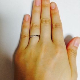 【GALA JEWELRY(ガラジュエリー)の口コミ】 指輪の決め手は、なんといっても試着した時に指がキレイに細くみえるとこ…