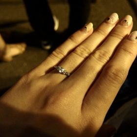 【STAR JEWELRY(スタージュエリー)の口コミ】 写真で見て一目惚れ！メインの石だけでなく、サイドにも付いていて、デザ…