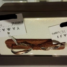 【ジュエリークラフトYAMAJIの口コミ】 素材はプラチナでダイヤの周りのところはピンクゴールド。素材は自分の好…