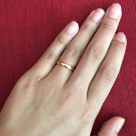 【レイジースーザン(LAZY SUSAN)の口コミ】 色黒夫婦なので、指輪は18金と決めてました。
華奢すぎないけど目立ちすぎ…