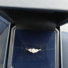 【銀座ダイヤモンドシライシの口コミ】 デザインがシンプルで可愛く、自分好みでした！

指輪は、大きいカラット…