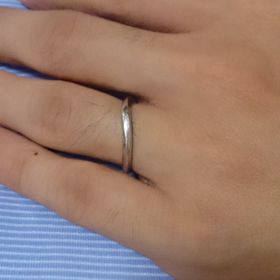 【ラザール ダイヤモンド(LAZARE DIAMOND)の口コミ】 おすすめポイントは斜めのデザインをしているところです。指が長く見える…