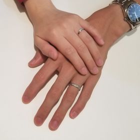 【SIND BAD(シンドバット)の口コミ】 和彫りの指輪が気になり、僕が生まれた時、お爺さんが植えてくれた松をイ…