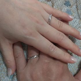 【エクセルコダイヤモンド(EXELCO DIAMOND)の口コミ】 他店に比較してダイヤが綺麗だった。
左右非対称のデザインが気に入った。…