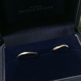 【銀座ダイヤモンドシライシの口コミ】 最初は、人気指輪やホームページで見て気になった指輪を試着させて頂いて…