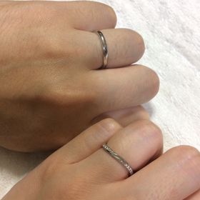 【アイプリモ(I-PRIMO)の口コミ】 最初は真っすぐなリングを探していましたが、あれこれ試着していった結果…