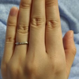 【アイプリモ(I-PRIMO)の口コミ】 斜めのラインが入っていて一目で気に入りました。他にも可愛い指輪がたく…