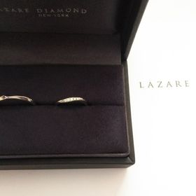 【ラザール ダイヤモンド(LAZARE DIAMOND)の口コミ】 お互いにシンプルなものが希望だったので、初めはストレートタイプを見て…