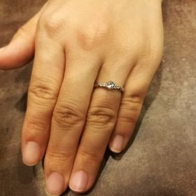 【エクセルコダイヤモンド(EXELCO DIAMOND)の口コミ】 ある程度の大きさで、カラーと透明度のクオリティーを重視しました。トー…