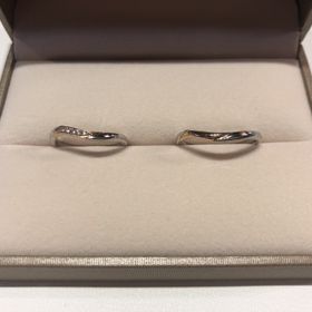 【Crown&Tiara(クラウン アンド ティアラ)】の口コミ 本日、入籍してきました。ツートンカラーが好きな性格なので２色に拘りまし...