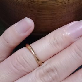 【COLANY(コラニー)】の口コミ 他にはないデザインに惹かれました。ピンクゴールドで温かみもありつつゴー...