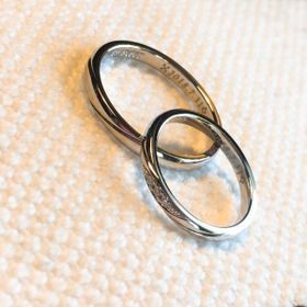 【アイプリモ(I-PRIMO)の口コミ】 シンプルだけど可愛らしい指輪を探していました。
ストレートのリングに斜…