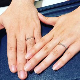 【ROYAL ASSCHER(ロイヤル・アッシャー)の口コミ】 国内ブランドのカジュアルなもので検討していましたが、似たようなデザイ…