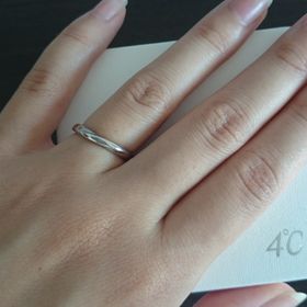 【4℃ BRIDAL(ヨンドシーブライダル)の口コミ】 日常の動作の邪魔にならないよう、シンプルなデザインがいいと思い、この…